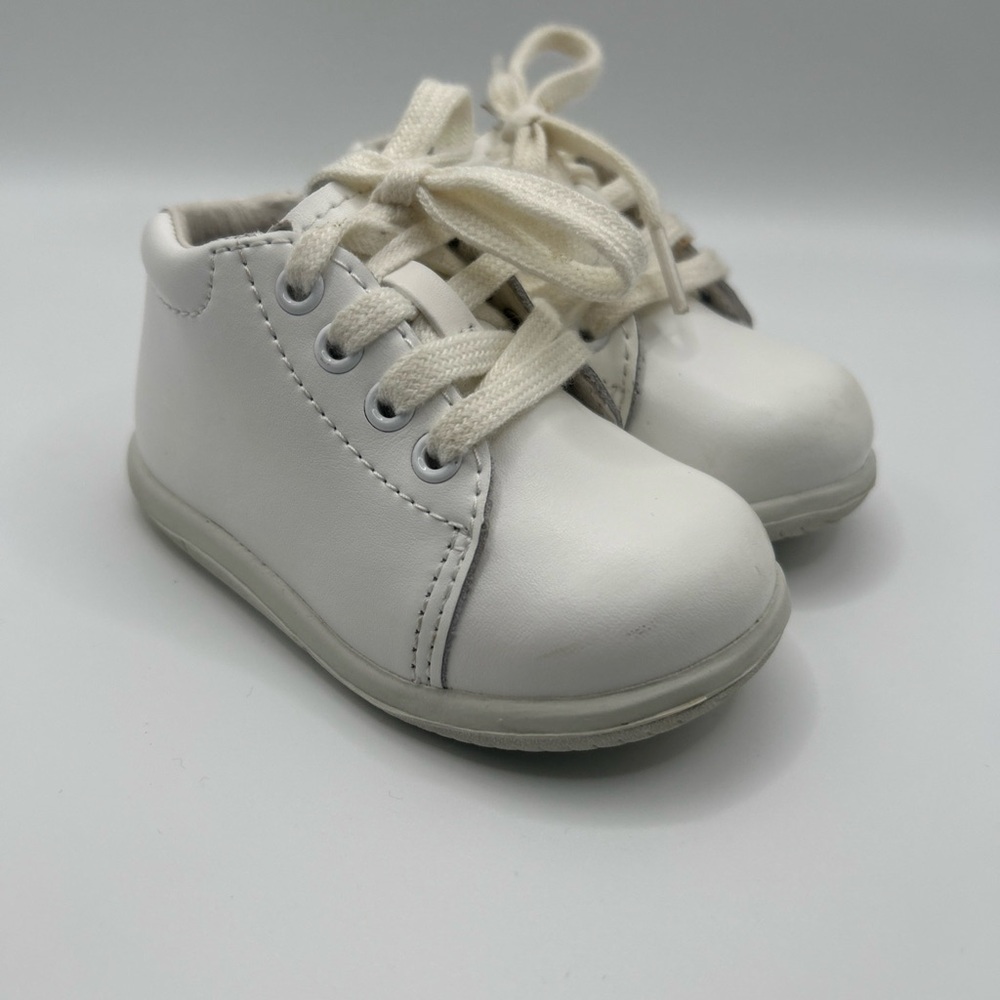 Stride Rite White Elliot Baby Toddler Walking Shoes Unisex 3.5, Pre-Owned